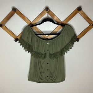 NWOT No Boundaries off the shoulder top sz M